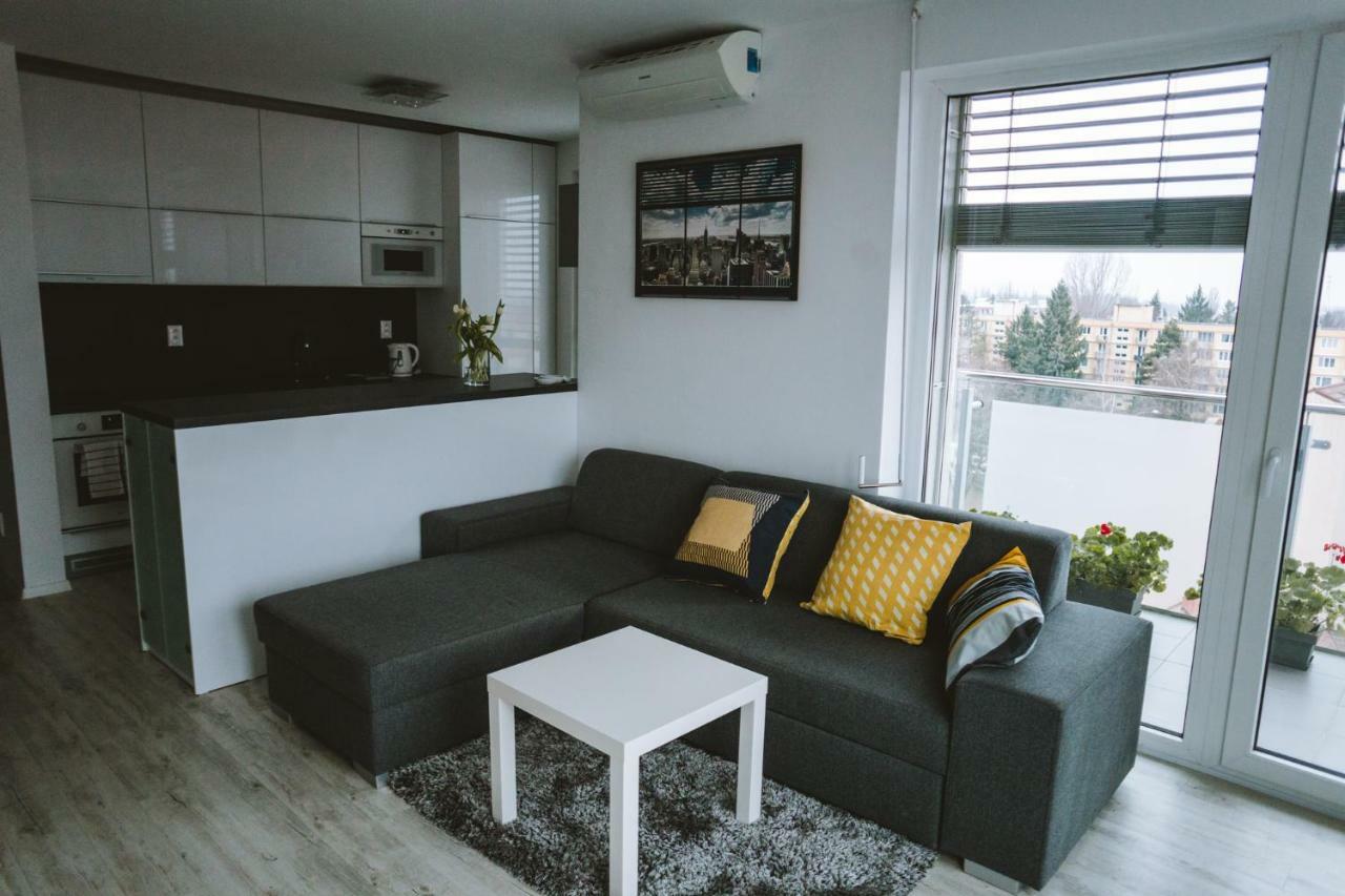 Design Apartment, The City Centre Close To The Health Spa Piest'any Eksteriør bilde
