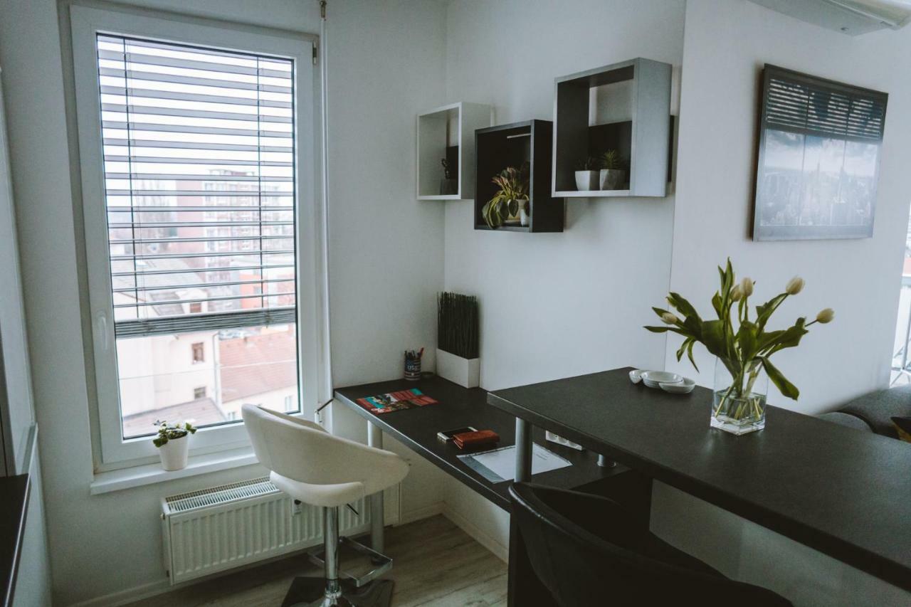 Design Apartment, The City Centre Close To The Health Spa Piest'any Eksteriør bilde