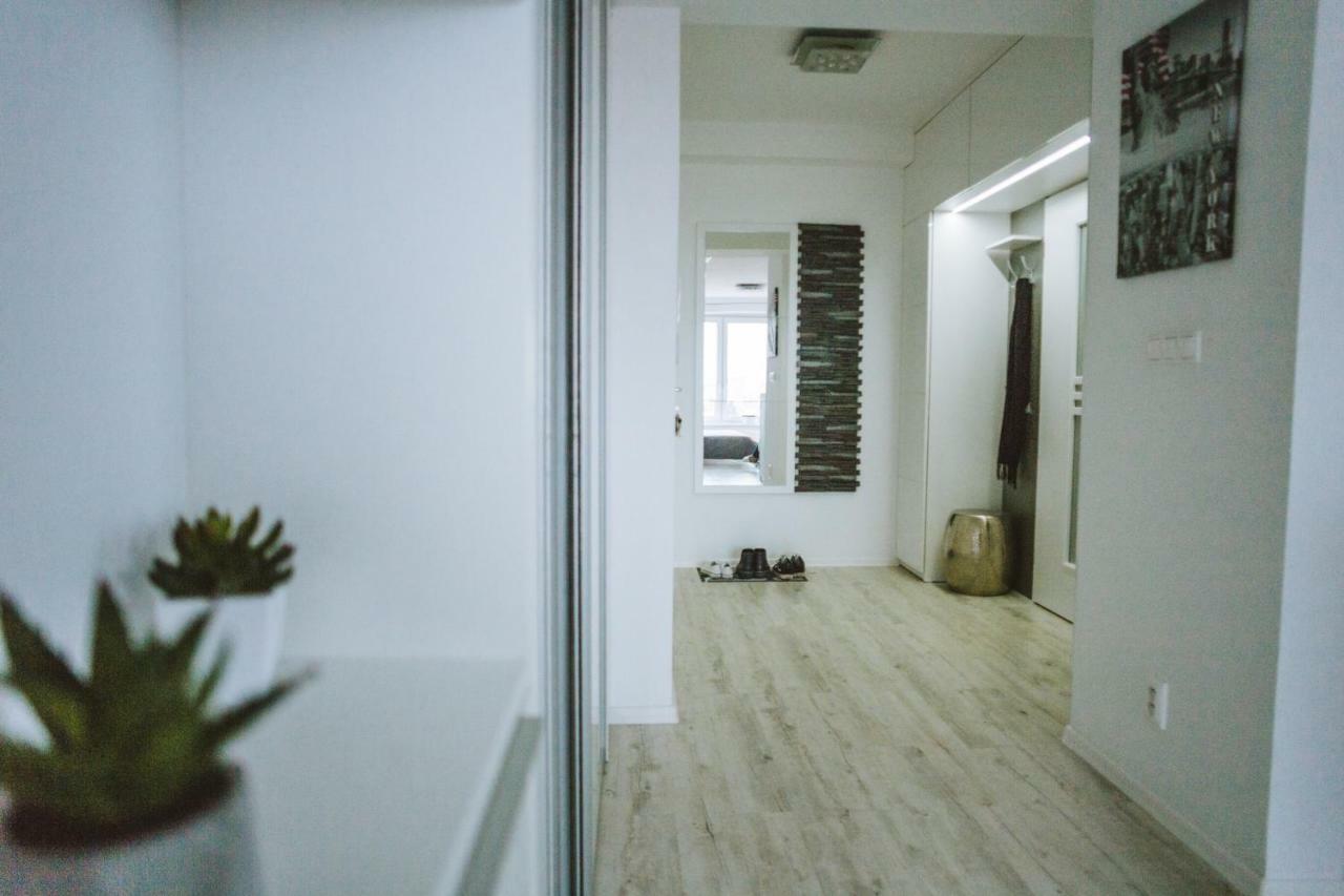 Design Apartment, The City Centre Close To The Health Spa Piest'any Eksteriør bilde